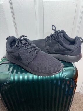 Nike Black Mesh Low-Top Men's Sneakers